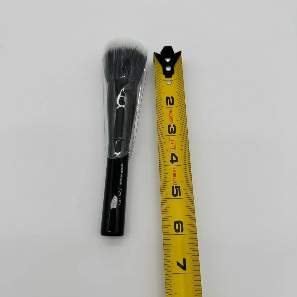 Laura Geller elegant brush